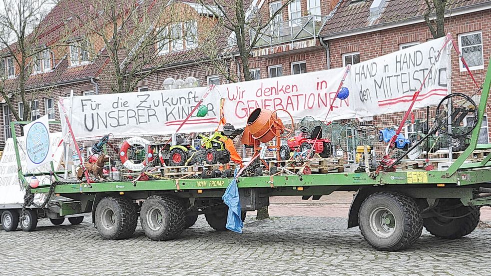 Schon am Vormittag waren Demo-Teilnehmer auf der Großen Bleiche in Leer. Foto: Wolters