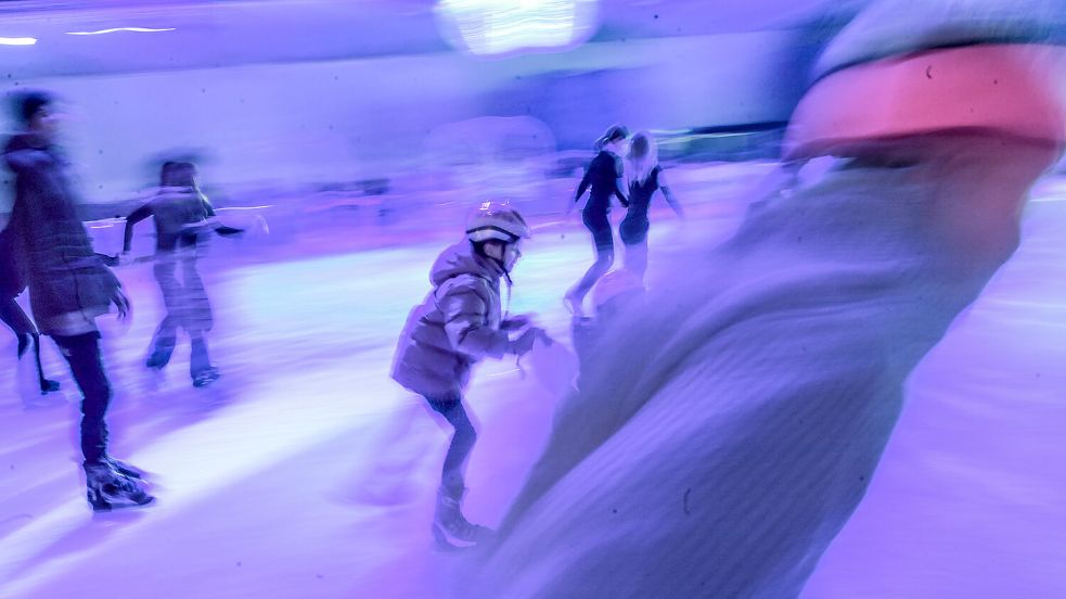 In Emden herrscht Eiszeit. Dort kann man schöfeln. Foto: Ortgies