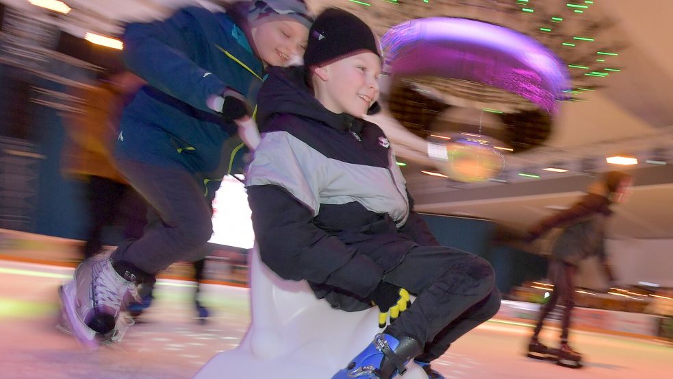 Auch Kinder haben bei der Eiszeit ihren Spaß. Foto: Ortgies