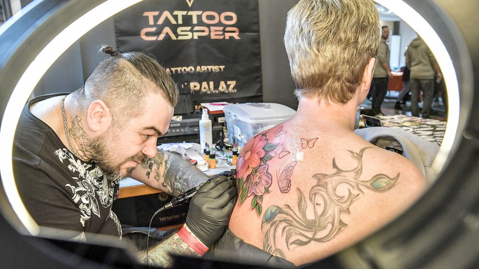 Beim Tattoo-Weekend kann man sich auch tätowieren lassen. Archivfoto: Ortgies