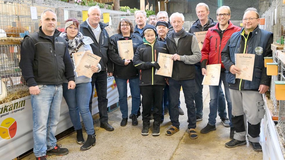 Zum Abschluss der Rammlerschau wurden die Urkunden überreicht. Foto: privat