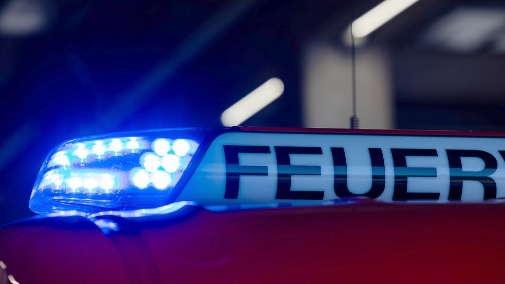 Die Feuerwehr war mit 60 Leuten im Einsatz. Symbolfoto: Vennenbernd