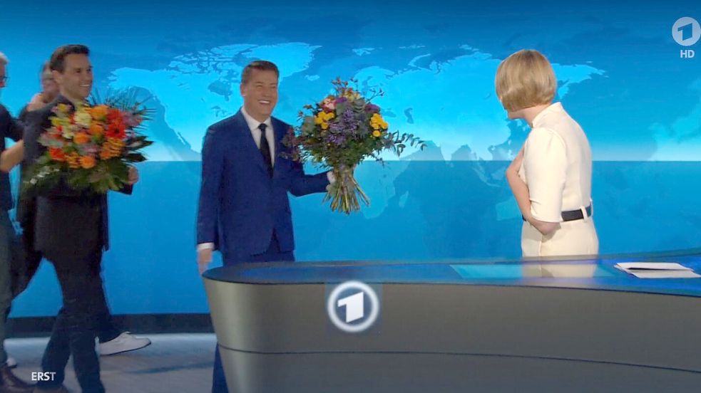 Blumen zum Abschied: Judith Rakers moderierte zum letzten Mal die ARD-„Tagesschau“. Foto: dpa/Tagesschau