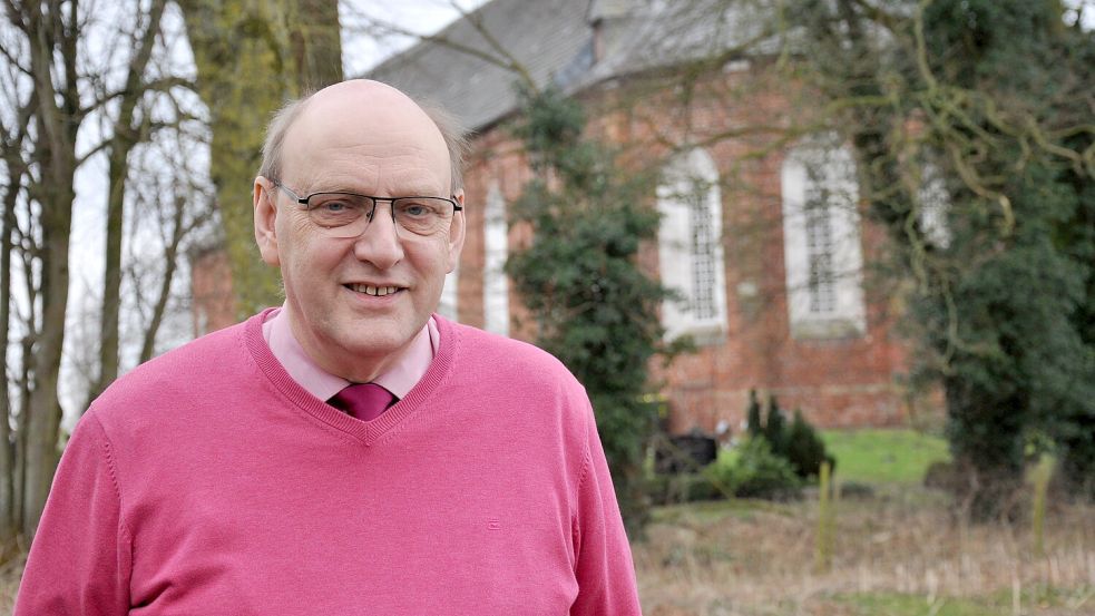 Jürgen Hoogstraat ist Pastor in Victorbur und Kenner der Kirchen- und Auswanderergeschichte Ostfrieslands. Foto: Ullrich