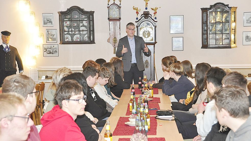Seit 2010 haben Schülerinnen und Schüler der Oberschule Weener und der Greta-Schoon-Schule Leer, Außenstelle Weener, die Chance einen Blick in die Kommunalpolitik zu werfen. Foto: Wolters