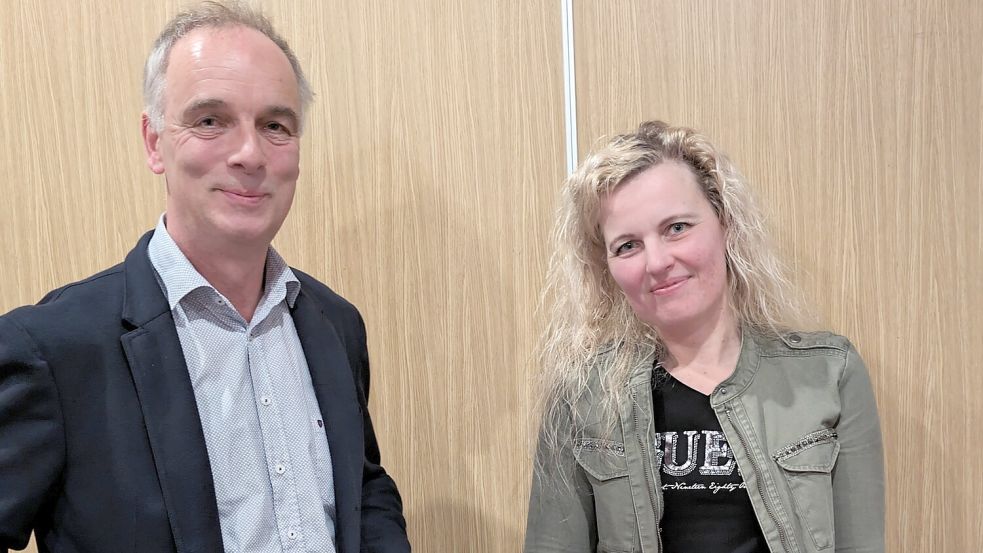 Holger van Vlyten, Vorsitzender des PZV, freut sich über die Erfolge der Züchterin Silke Groeneveld.