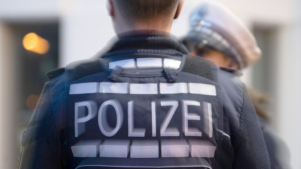 Ein Bremer hat über eine Internet-Plattform vermutlich gefälschte Kopfhörer gekauft. Kurz darauf konnte der mutmaßliche Betrüger gefasst werden. Foto: Marijan Murat / dpa