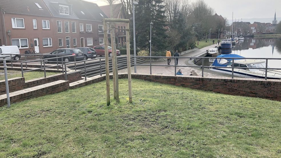 Diesen Standort an der Autobrücke am Roten Siel haben die Stadtplaner für den historischen Kran im Blick. Foto: H. Müller