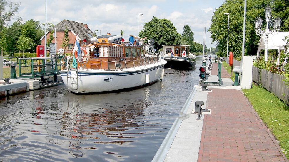 Beliebtes Freizeitgewässer: Der Ems-Jade-Kanal ist auch 2024 mit der „Boots-Pass“-Vignette zum Pauschaltarif befahrbar. Foto: Zietz/NLWKN