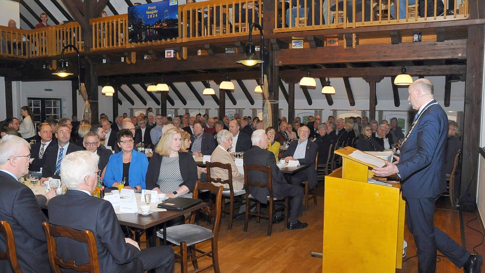 Bürgermeister Erwin Adams sprach vor Bürgerinnen und Bürgern. Foto: privat