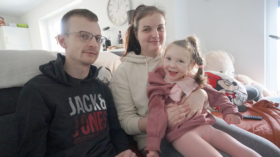 Claudia Sievert mit Tochter Joleen und Lebensgefährten Sebastian Milz. Foto: Moormann