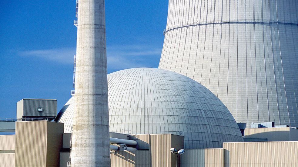 Das Atomkraftwerk in Lingen gehörte zu den drei letzten Meilern in Deutschland, die vergangenen April vom Netz genommen wurden. Foto: IMAGO/Rupert Oberhäuser