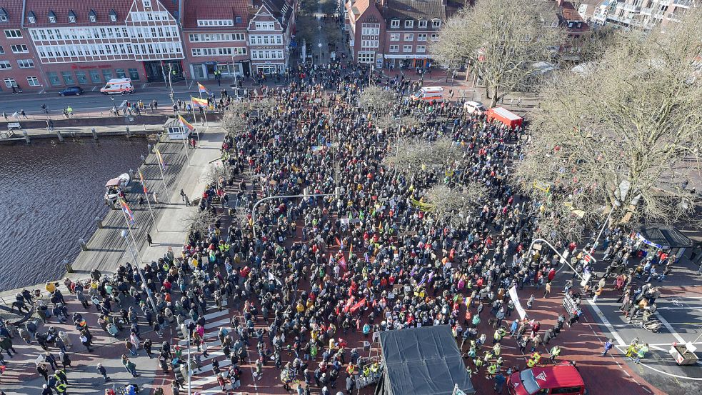 Zahlreiche Menschen demonstrierten Ende Januar in Emden gegen rechts. Nach Ansicht von manchen Menschen ist das alles von der Regierung inszeniert. Foto: Ortgies/Archiv