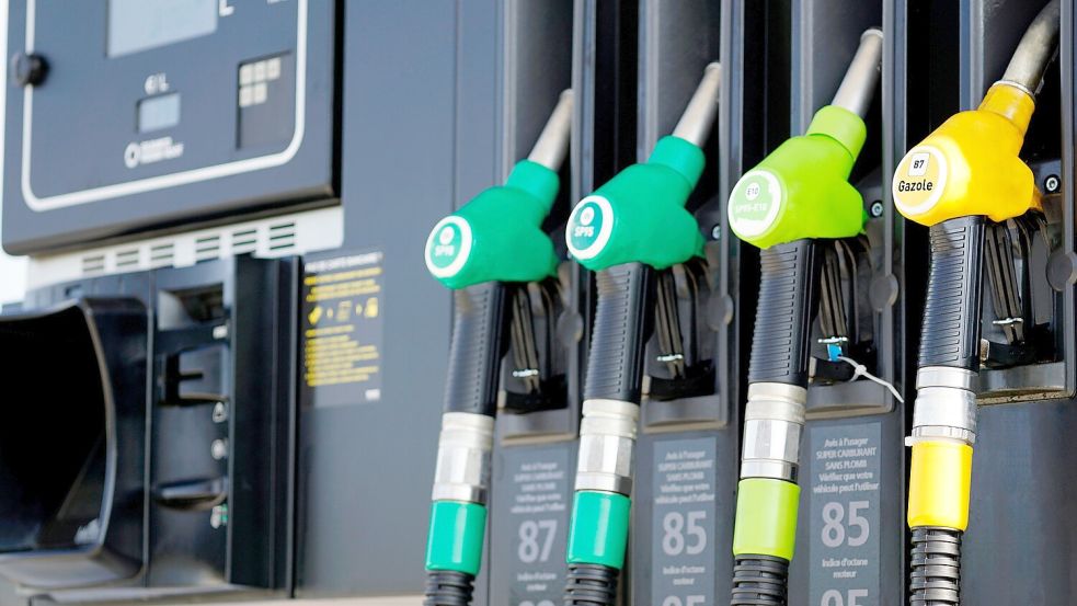 Die Spritpreise in Deutschland bleiben in den vergangenen Wochen nahezu unverändert. Foto: dpa/AdobeStock