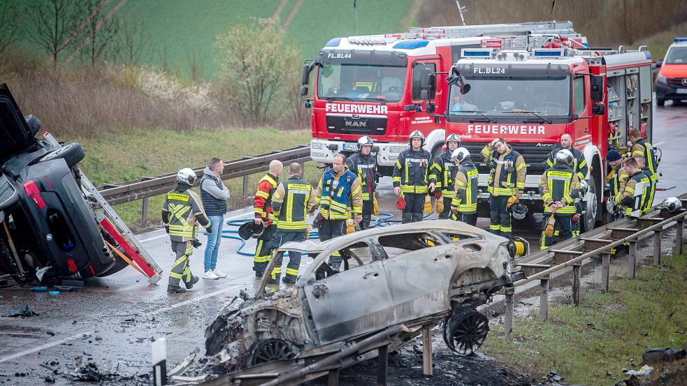 Im April 2023 kamen bei einem schweren Verkehrsunfall nahe Bad Langensalza (Thüringen) sieben Menschen ums Leben. Foto: IMAGO/Funke Foto Services