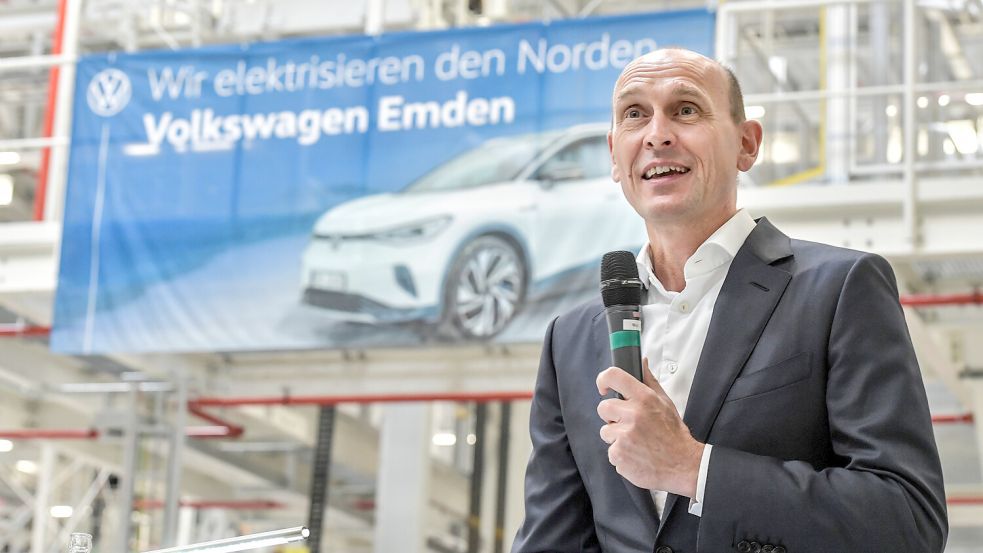 Verantwortlich für das VW-Geschäft in China: Ralf Brandstätter, hier noch als VW-Markenchef beim Start der ID.4-Produktion im Frühjahr 2022 in Emden. Foto: Ortgies/Archiv