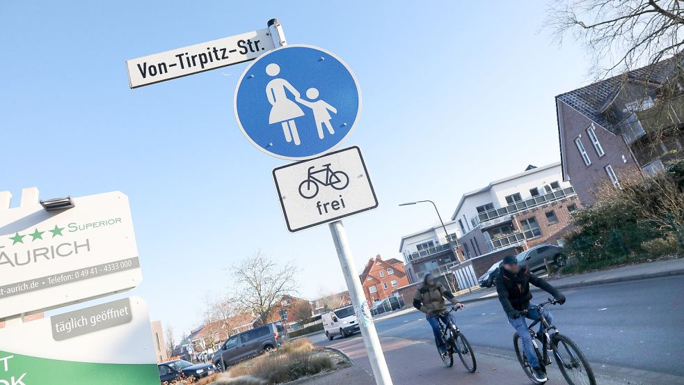 Im Hoheberger Weg dürfen Radfahrer den Gehweg nutzen - aber nur in Schrittgeschwindigkeit. Foto: Romuald Banik