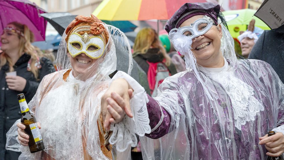 In Papenburg wird Karneval gefeiert. Symbolbild:Tittel/dpa