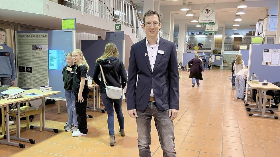 Gelernter Maschinenbauer und technikaffiner Lehrer: Regionalwettbewerbs-Organisator Georg Janssen. Foto: Schuurman