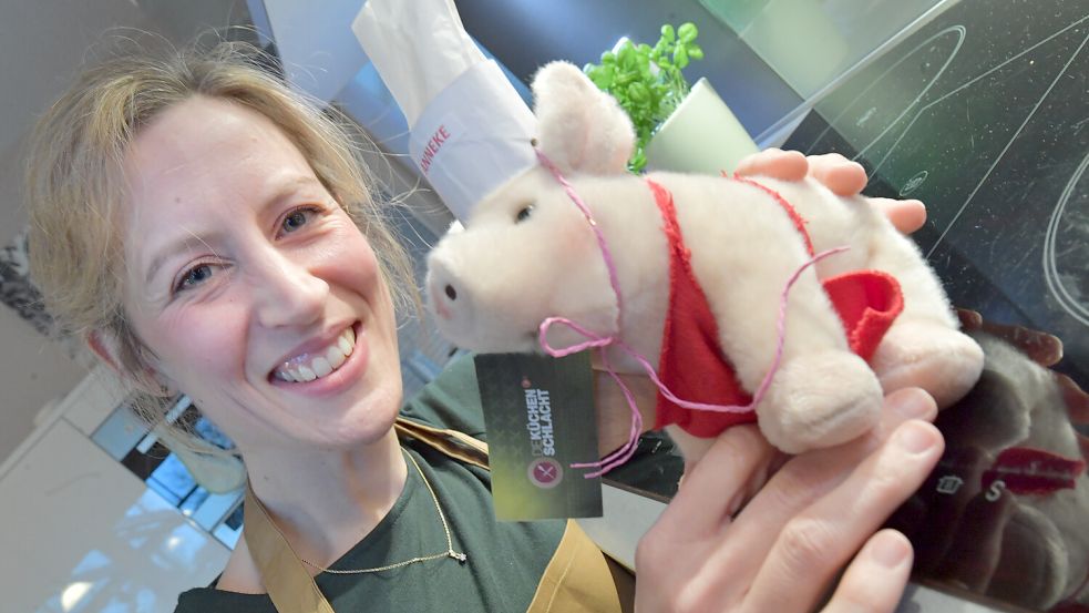 Bringt das Schweinchen von ihrer Mutter Anneke Bohlen in der Championsweek Glück? Foto: Ortgies