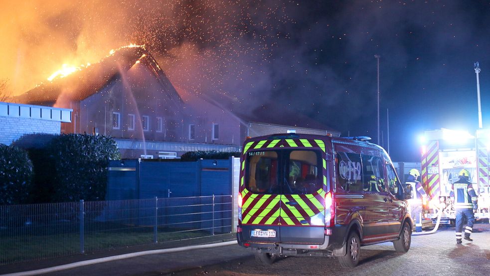 Eine Turnhalle in Neermoor ist abgebrannt. Foto: Loger