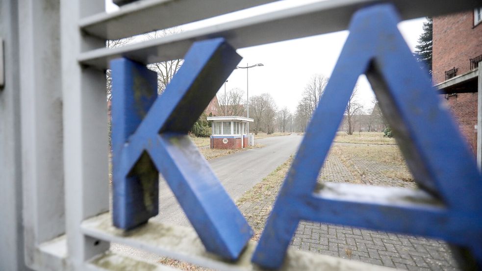 Das Tor zum Kasernengelände bleibt für die weitere Entwicklung vorerst weiter verschlossen. Foto: Romuald Banik