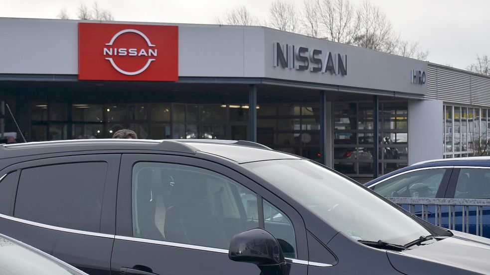 Nach fast acht Jahren gibt es wieder eine Nissan-Vertretung in Leer. Die Logos der japanischen Traditionsmarke sind bereits am HIRO-Gebäude angebracht. Foto: Prins