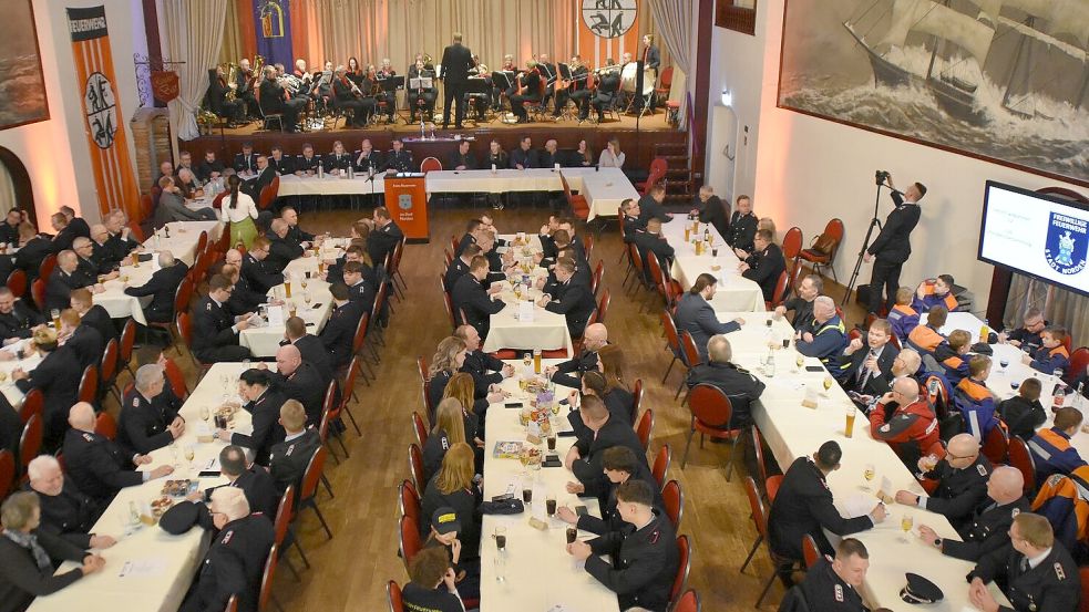 Zahlreiche Mitglieder der freiwilligen Feuerwehr Norden waren zur Jahreshauptversammlung gekommen. Die dauerte – wie immer – lang. Foto: privat