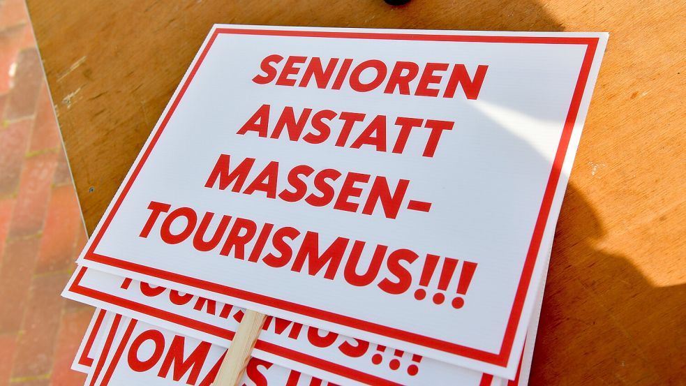 In Greetsiel regt sich nach wie vor Protest gegen die Schließung des Seniorenhuus‘. Foto: Wagenaar/Archiv