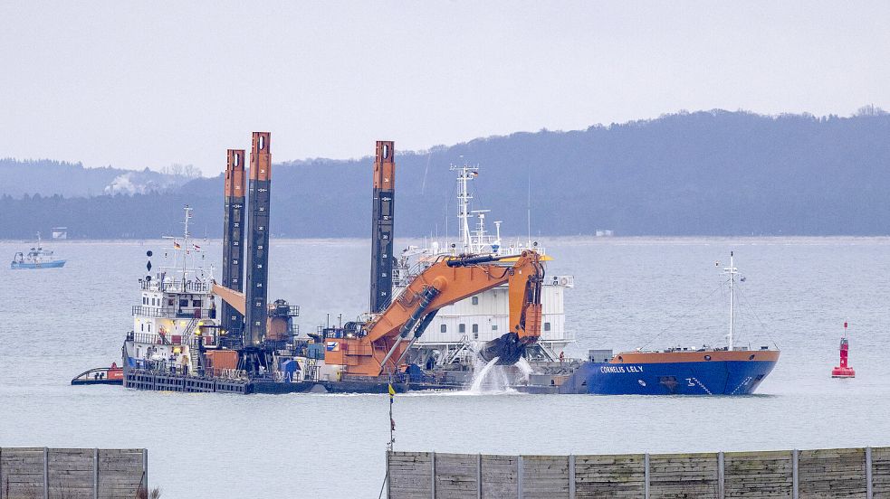 Auch die geplante LNG-Pipeline auf Rügen kritisieren die Experten: Es gäbe keine strukturellen Netzengpässe, die den Bau rechtfertigen würden. Foto: IMAGO/Jens Koehler