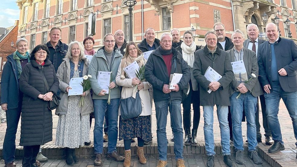 Wolfgang Frühling, Marlies Becker, Peter Kievit, Bernt-Dieter Boelsen, Jens de Boer, Stefan Behrends, Helga Christ, Maria Heimbrock, Ralf Dreesmann und Mario Becker sind neue Stadtführer beziehungsweise Stadtführerinnen. Foto: privat