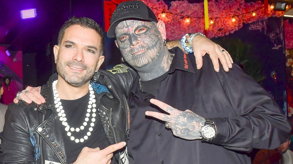 Marco Apfler (rechts) posiert auf einem Event auf dem Hamburger Kiez mit Sänger Marc Terenzi. Beide verbindet eine langjährige Freundschaft. Foto: privat