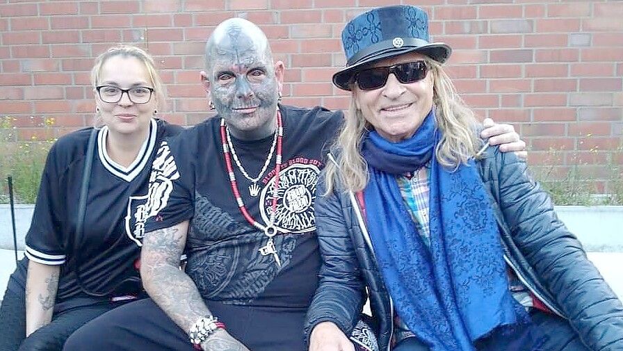 Klaus Barkowsky (rechts) hat Marco Apfler, hier zusammen mit seiner Partnerin Anneliese Janßen, in Hamburg unter seine Fittiche genommen. Beide verband eine Vater-Sohn-Beziehung. Foto: privat