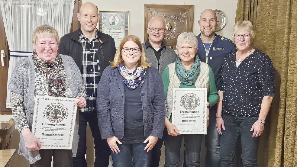 Der Vorstand stellte sich mit den Geehrten zu einem Erinnerungsfoto auf. Foto: privat