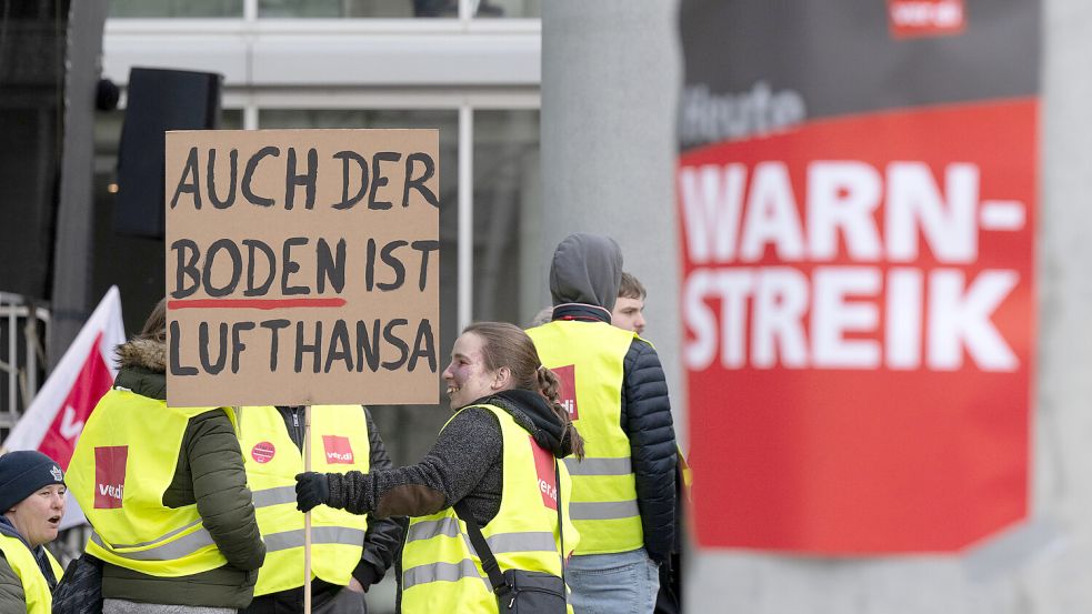 Die Gewerkschaft Verdi hat das Bodenpersonal von Lufthansa ab Dienstag erneut zum Streik aufgerufen. Foto: dpa/Boris Roessler