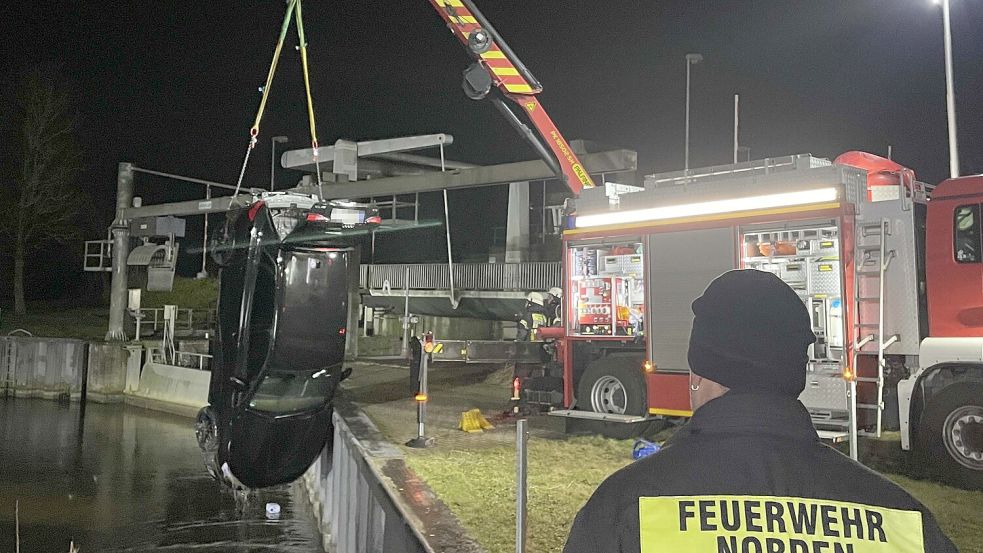 Polizei und Feuerwehr rückten am Donnerstagabend zu einem Einsatz in Norden aus. Foto: Feuerwehr