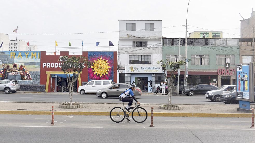 Von der Entwicklungshilfe Deutschlands wird unter anderem das Straßenverkehrsnetz in Peru ausgebaut. Foto: IMAGO/Stefan Zeitz