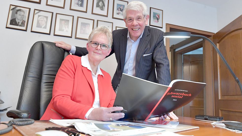 Hildegard Hinderks engagiert sich im Ehrenamt, Jacobus Euhausen ist davon begeistert. Foto: Ortgies