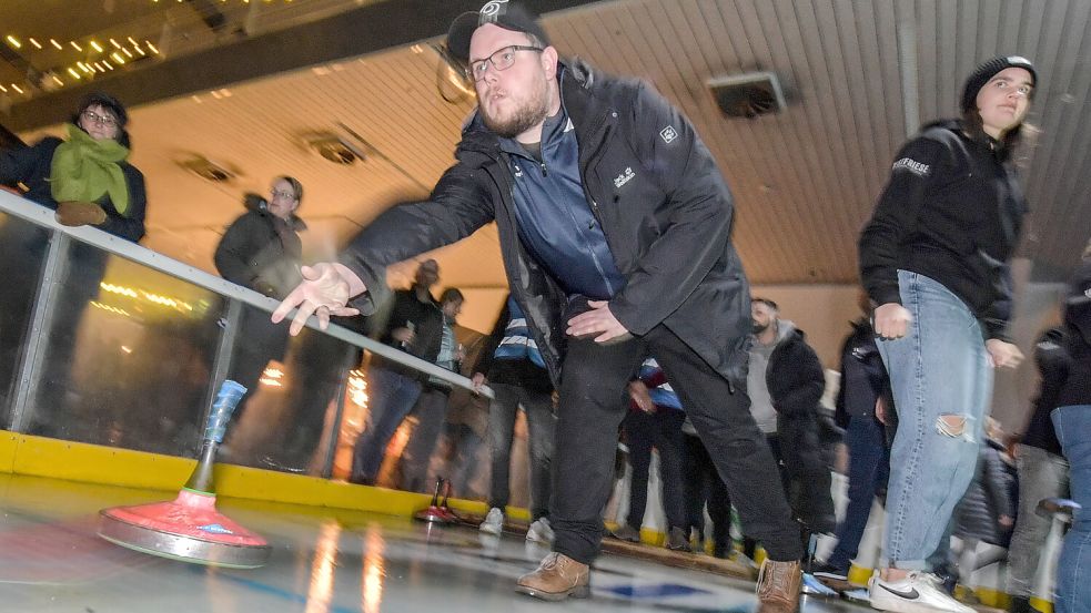 Auch am Mittwoch und am Freitag wird auf der Eisbahn ums Achtelfinale gespielt.