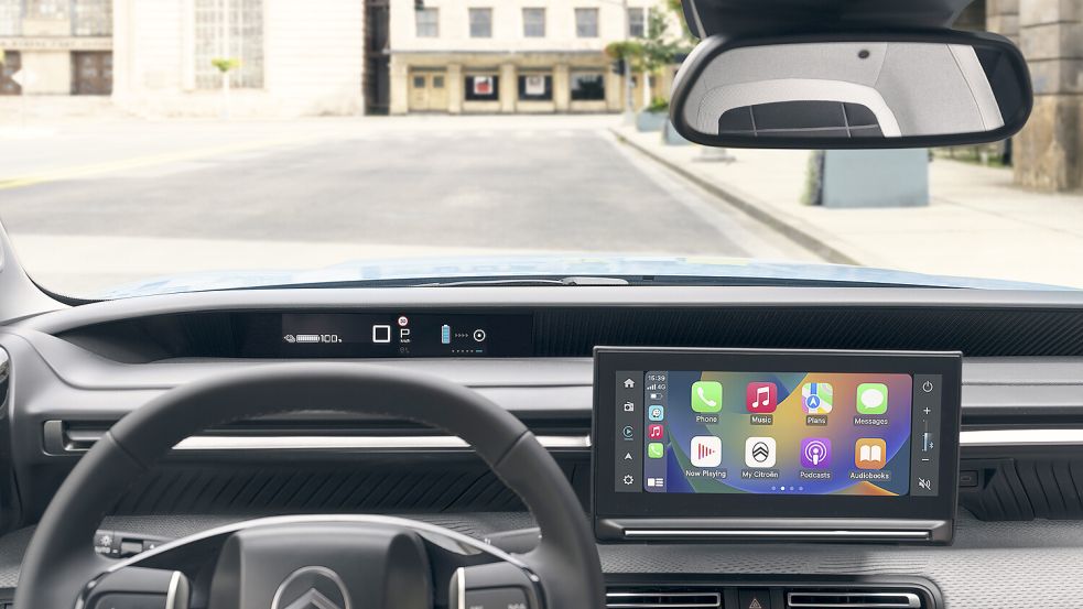 Das Head-up-Display ist immer an Bord, den Touchscreen-Bildschirm gibt es in der höherwertigeren Version „Max“.