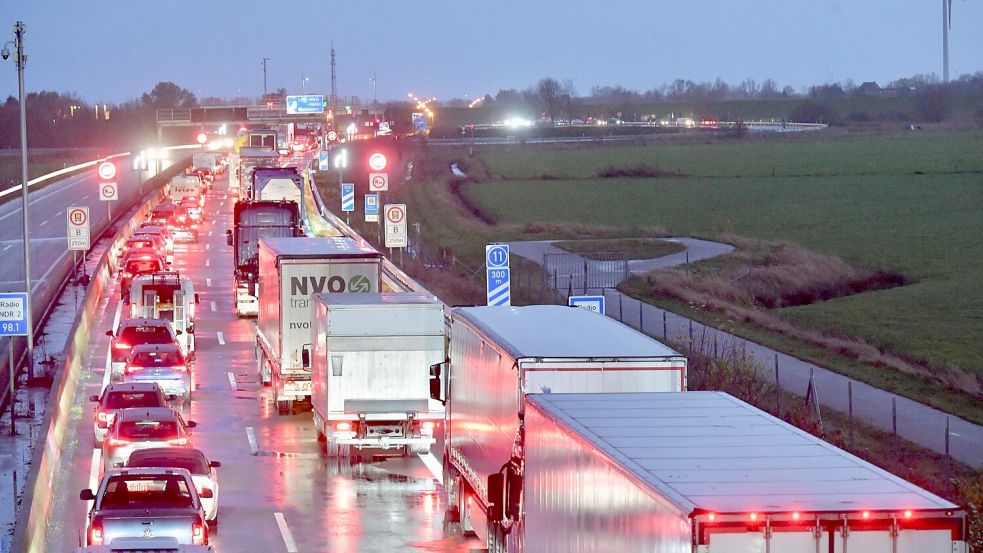 Die Autobahnen werden voller, schreibt die Polizei. Beim Emstunnel wird es zeitweise gefährlich. Symbolfoto: Ortgies