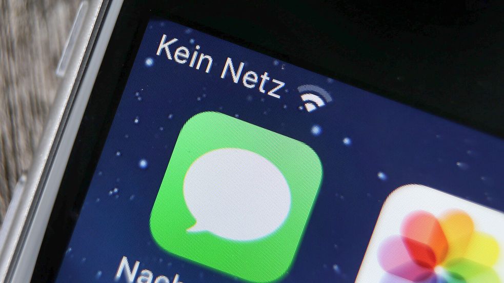 Noch immer gibt es Punkte, an denen man mit mobilen Geräten keinen Empfang hat. Das kann irgendwo im Gelände sein, oder auch mitten in der Stadt. Foto: Hildenbrand/dpa