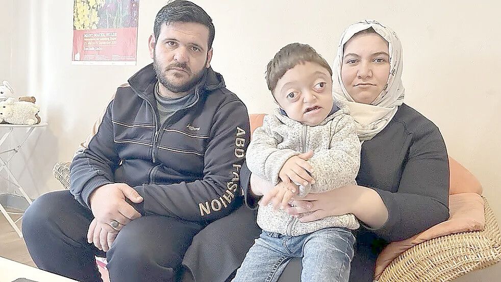 Familie Abdallah aus Rysum hofft auf eine baldige Behandlung von Sohn Mohammed in Würzburg. Foto: Weiden