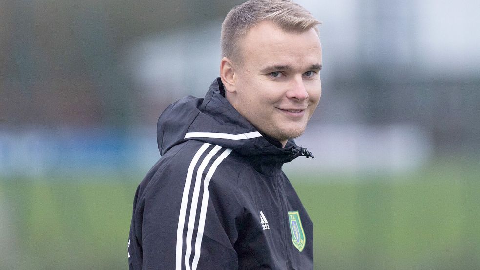 Trainer Jonas Petersen und der TuS Pewsum starteten mit einem 3:2-Heimerfolg in die Rückrunde. Archivfoto: Doden, Emden