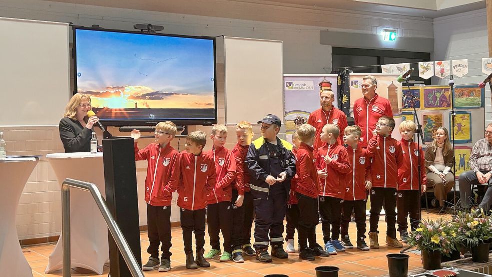 Die F-Jugend machte ihrem Namen alle Ehre: „Die Roten Jäger“ der Spvgg Nordstern Upleward waren in jedem Spiel siegreich. Foto: privat