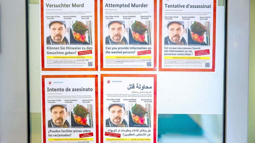 Fahndungsplakat mit den Gesichtern der gesuchten RAF-Terroristen Ernst-Volker Staub und Burkhard Garweg. Foto: dpa/Sina Schuldt