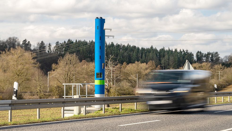 Im europäischen Ausland werden Geschwindigkeitsüberschreitungen oftmals härter bestraft. Foto: IMAGO/onemorepicture