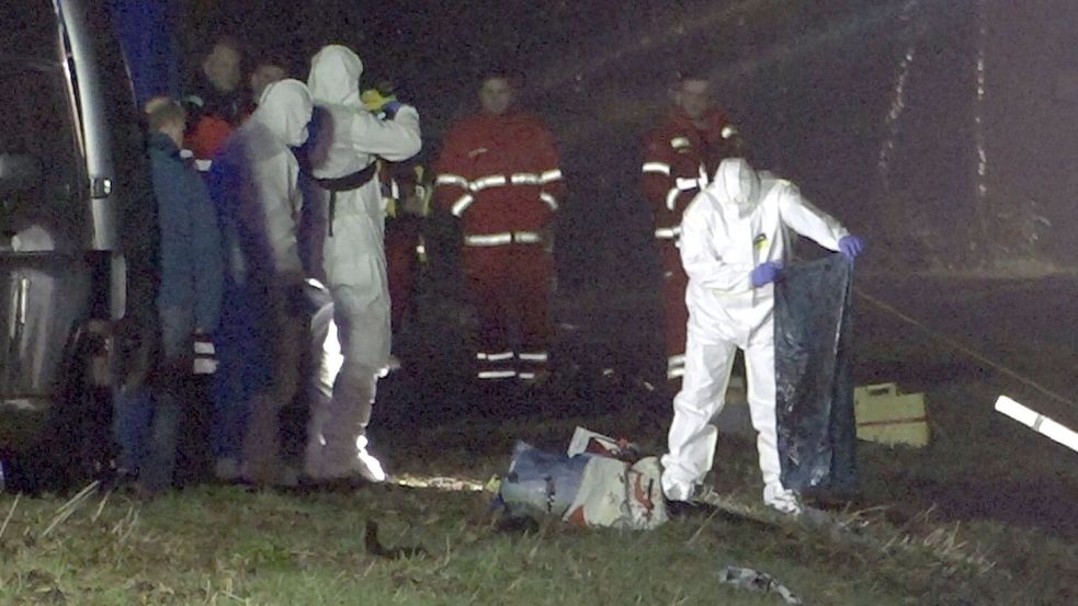 Im Ems-Vechte-Kanal in Nordhorn wurden am Samstagnachmittag zerstückelte Leichenteile gefunden. Foto: Schock/NonstopNews/DPA