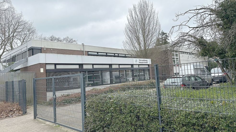 Auf dem Schulgelände am Stubbenweg ist am Freitagmorgen ein Schüler schwer verletzt worden. Foto: Jasmin Johannsen