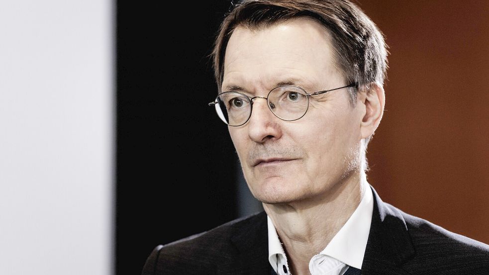 Bundesgesundheitsminister Karl Lauterbach (SPD) kündigt einen Gesetzentwurf bis zum Sommer an, um das Gesundheitswesen auf einen möglichen militärischen Konflikt vorzubereiten. Foto: Imago/photothek/Florian Gaertner